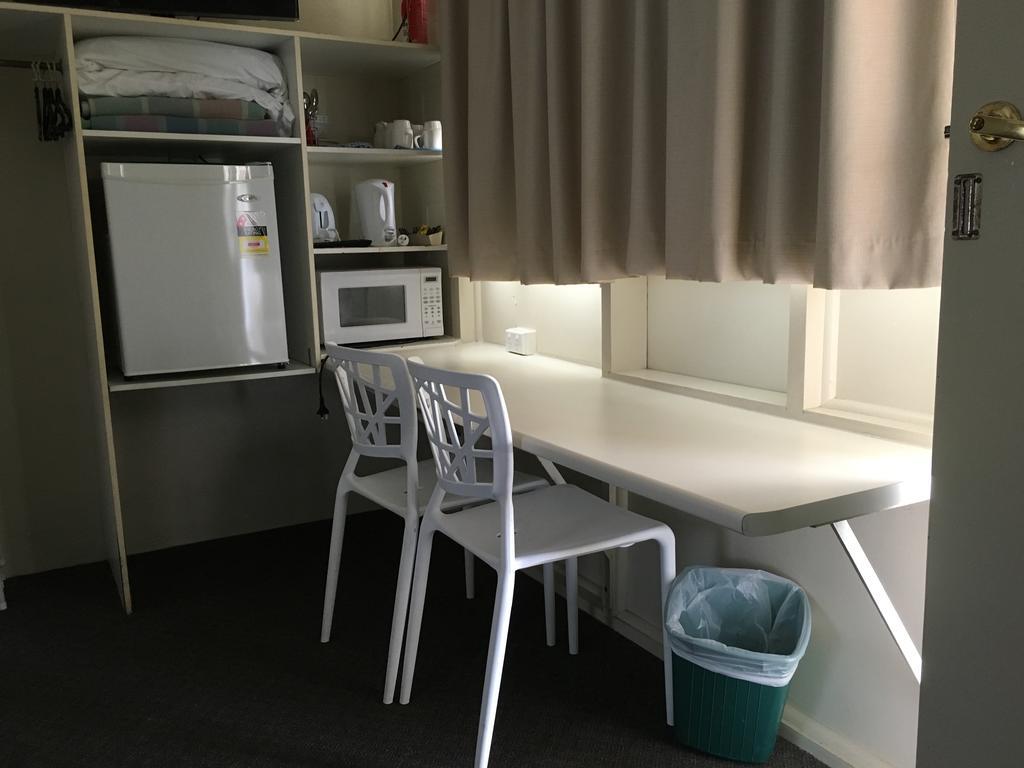 Plantation Park Motor Inn Ayr Room photo